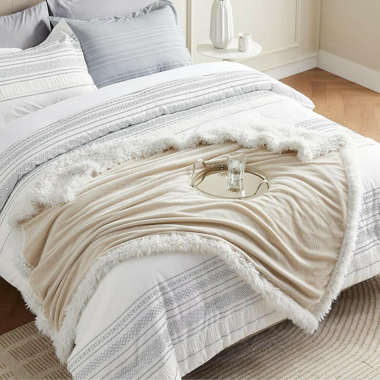 Sherpa Fleece Throw Blanket - Beige Throw Winter Warm Plush Thermal Blanket, Lightweight Cozy Soft Throw Blanket Herringbone, Sherpa Throw Blankets for Couch, Throw Blanket (50 X 60 Inches)