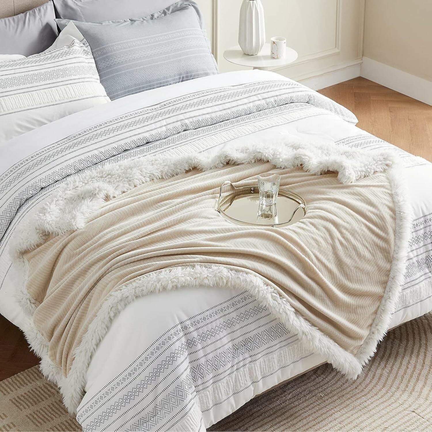 Sherpa Fleece Throw Blanket - Beige Throw Winter Warm Plush Thermal Blanket, Lightweight Cozy Soft Throw Blanket Herringbone, Sherpa Throw Blankets for Couch, Throw Blanket (50 X 60 Inches)